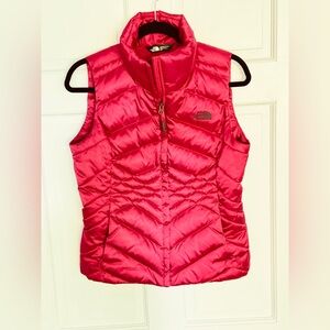 The North Face Women's Fuchsia 550 down vest size small